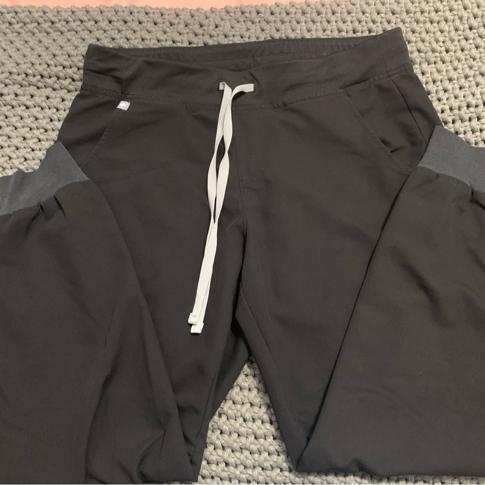 Figs Zamora joggers scrub pants